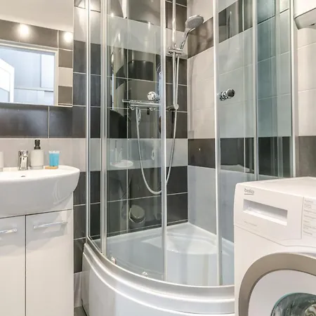 Grabowa Pleasant By Bookinghost * カトヴィツェ